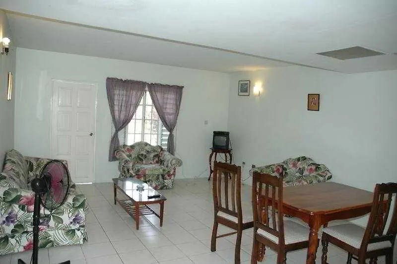 The Gardens Villa Kingston 0*,